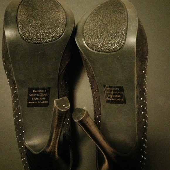 Bakers Alecia Studded Platform Pumps - Picture 4 of 6